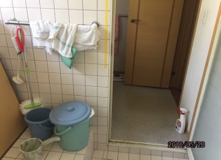 住宅改修事例　浴室に手すり取付　ビフォー