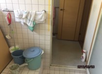 住宅改修事例　浴室の入り口に手すり取り付け