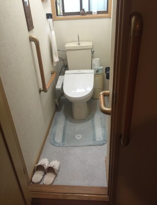 住宅改修事例　トイレに手すり取付　アフター