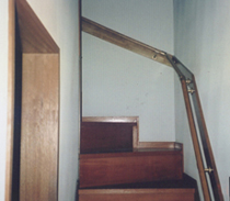 階段に手すり取付　住宅改修